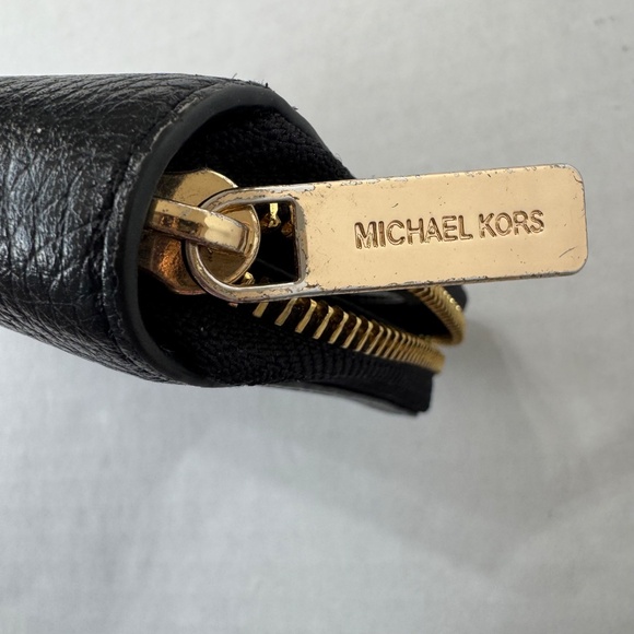đź–¤Michael Kors Wallet Wristlet/Pebbled Leather/Black/Gold Hardware - Picture 9 of 9